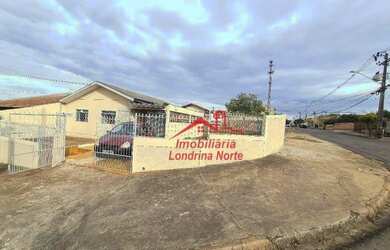 Imagem: A casa possui 3 Dormitórios, 1 Banheiro, 1 Vaga na garagem