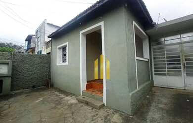 Imagem: A casa possui 2 Dormitórios, 1 Banheiro, 1 Vaga na garagem