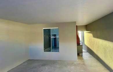 Imagem: A casa possui 3 Dormitórios, 2 Banheiros, 2 Vagas na garagem