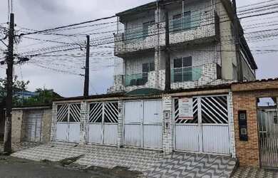 Imagem: A casa possui 3 Dormitórios, 1 Banheiro, 1 Vaga na garagem