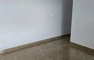 Imagem: A casa possui 3 Dormitórios, 1 Banheiro, 1 Vaga na garagem