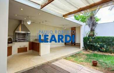 Imagem: A casa em condomínio possui 3 Dormitórios, 4 Banheiros, 2