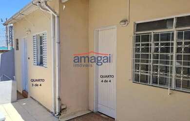 Imagem: A casa possui 4 Dormitórios, 2 Banheiros, 1 Vaga na garagem