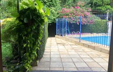 Imagem: A casa possui 5 Dormitórios, 5 Banheiros, 5 Vagas na garagem