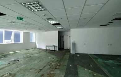 Imagem: O depósito possui 5 Vagas na garagem, 240m² de Área e está