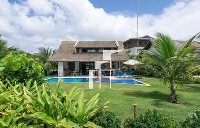 Imagem: A casa possui 4 Dormitórios, 5 Banheiros, 200m² de Área e