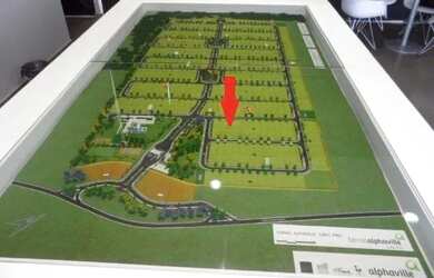 Imagem: O terreno possui 384m² de Área e está localizado em Peró