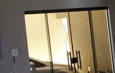 Imagem 2: CASA À VENDA. Varanda, 135m² de Área, 3 Vagas na garageme3 Dormitórios