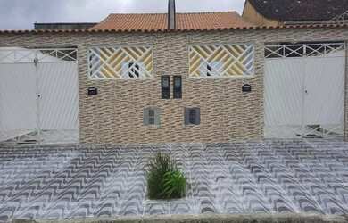 Imagem: A casa possui 1 Dormitório, 2 Banheiros, 2 Vagas na garagem