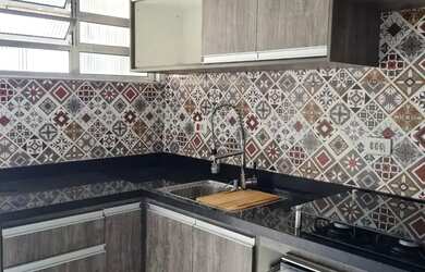 Imagem: O apartamento possui 2 Dormitórios, 1 Banheiro, 1 Vaga na garagem