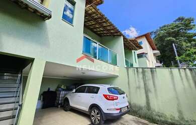 Imagem: A casa possui 3 Dormitórios, 3 Banheiros, 4 Vagas na garagem