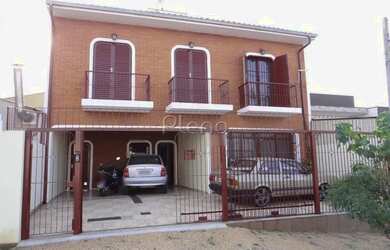 Imagem: A casa possui 4 Dormitórios, 3 Banheiros, 3 Vagas na garagem