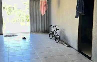 Imagem: A casa possui 2 Dormitórios, 1 Banheiro, 1 Vaga na garagem