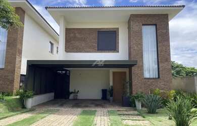 Imagem: A casa em condomínio possui 3 Dormitórios, 4 Banheiros, 4