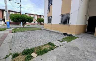 Imagem: O apartamento possui 2 Dormitórios, 1 Banheiro, 1 Vaga na garagem