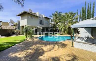 Imagem: A casa possui 5 Dormitórios, 5 Banheiros, 5 Vagas na garagem