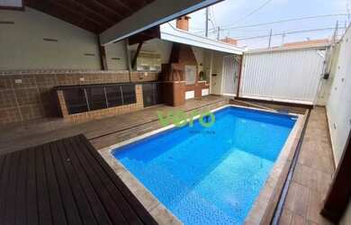 Imagem: A casa possui 3 Dormitórios, 4 Banheiros, 2 Vagas na garagem