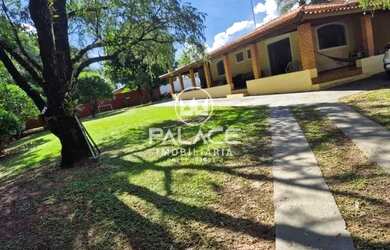 Imagem: A casa em condomínio possui 2 Dormitórios, 2 Banheiros, 4