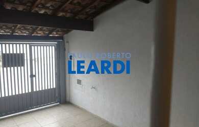 Imagem: A casa possui 2 Dormitórios, 2 Banheiros, 2 Vagas na garagem