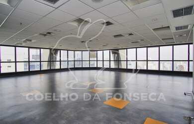 Imagem: O depósito possui 5 Vagas na garagem, 395m² de Área e está