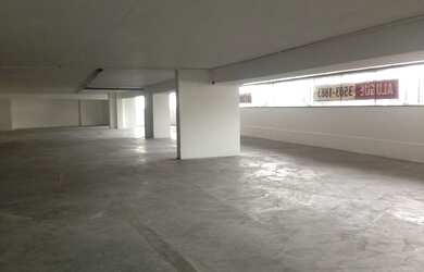 Imagem: O depósito possui 5 Vagas na garagem e 652m² de Área e está