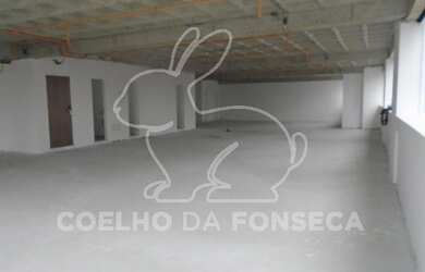 Imagem: O depósito possui 5 Vagas na garagem e 600m² de Área e está