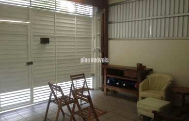 Imagem: A casa possui 3 Dormitórios, 3 Banheiros, 2 Vagas na garagem