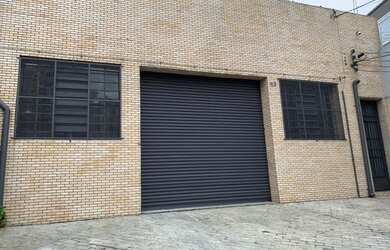 Imagem: O depósito possui 553m² de Área e está localizado em Água