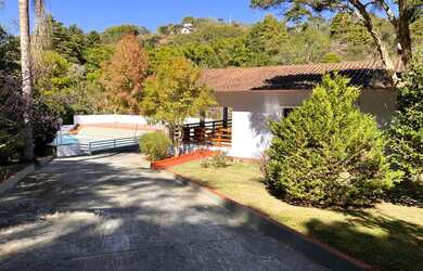 Imagem: A chácara possui 15.000m² de Área, Piscina, Varanda, Lareira