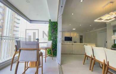 Imagem: O apartamento possui 3 Dormitórios, 5 Banheiros, 4 Vagas na