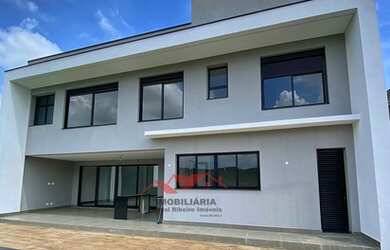 Imagem: A casa em condomínio possui 4 Dormitórios, 5 Banheiros, 4