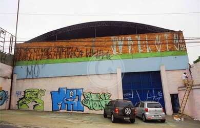 Imagem: O depósito possui 5 Vagas na garagem, 800m² de Área e está