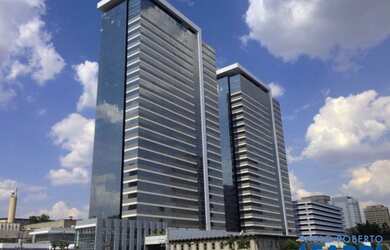 Imagem: O depósito possui 5 Vagas na garagem, 958m² de Área e está