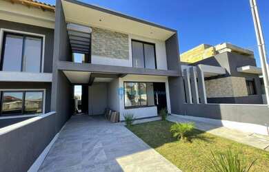 Imagem: A casa possui 3 Dormitórios, 2 Banheiros, 3 Vagas na garagem