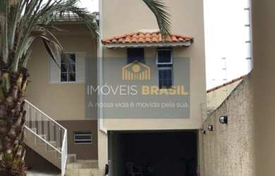 Imagem: A casa possui 3 Dormitórios, 2 Banheiros, 2 Vagas na garagem