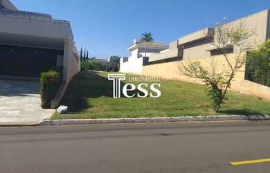 Imagem: O terreno possui 400m² de Área e está localizado em Loteamento