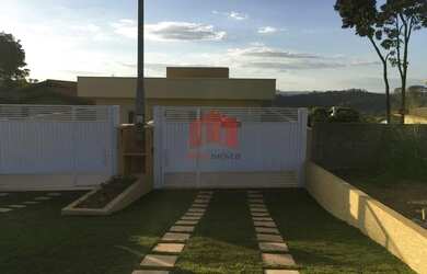 Imagem: A casa possui 3 Dormitórios, 3 Banheiros, 2 Vagas na garagem