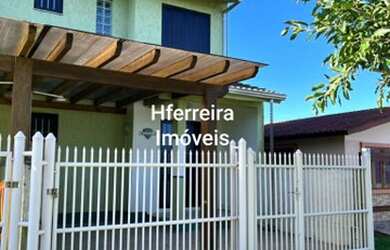 Imagem: A casa possui 3 Dormitórios, 2 Banheiros, 1 Vaga na garagem