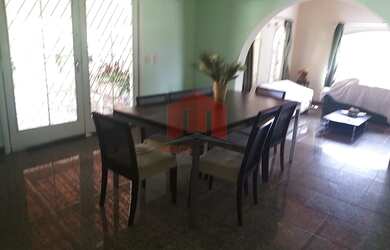 Imagem 2: Casa Térrea. Piscina, Churrasqueira, 800m² de Áreae5 Vagas na garagem