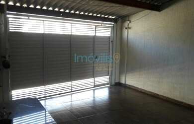 Imagem: A casa possui 2 Dormitórios, 1 Banheiro, 2 Vagas na garagem