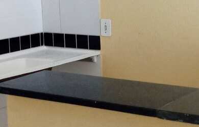 Imagem: A casa possui 1 Dormitório, 1 Banheiro, Varanda e está localizado