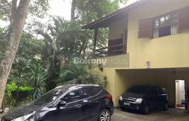 Imagem: A casa possui 5 Dormitórios, 4 Banheiros, 4 Vagas na garagem