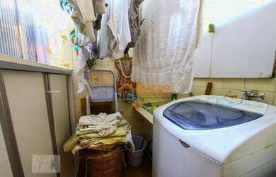 Imagem: O apartamento possui 3 Dormitórios, 1 Banheiro, 1 Vaga na garagem