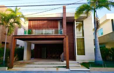 Imagem: A casa em condomínio possui 3 Dormitórios, 2 Banheiros, 383m²