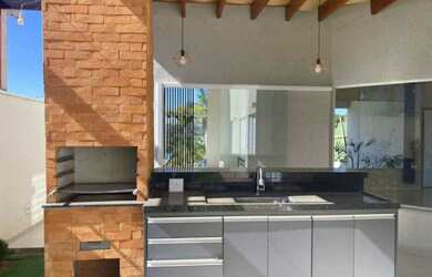 Imagem: A casa em condomínio possui 3 Dormitórios, 2 Banheiros, 4