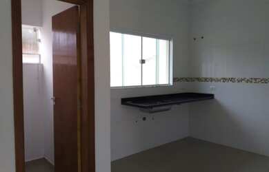 Imagem: A casa possui 2 Dormitórios, 1 Banheiro, 1 Vaga na garagem