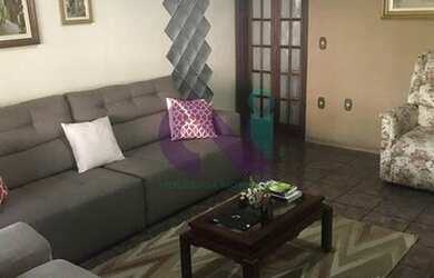 Imagem: A casa possui 4 Dormitórios, 3 Banheiros, 257m² de Área e