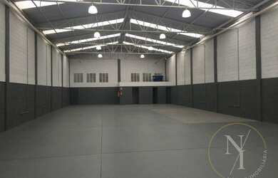 Imagem: O depósito possui 2 Vagas na garagem, 600m² de Área, Imóvel