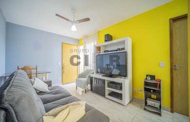 Imagem: O apartamento possui 2 Dormitórios, 1 Banheiro, 1 Vaga na garagem