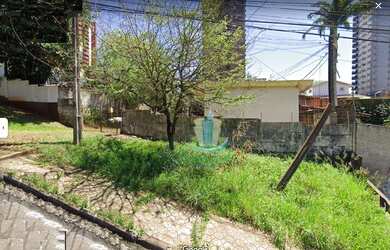 Imagem: O terreno possui 1.241m² de Área e está localizado em Centro
